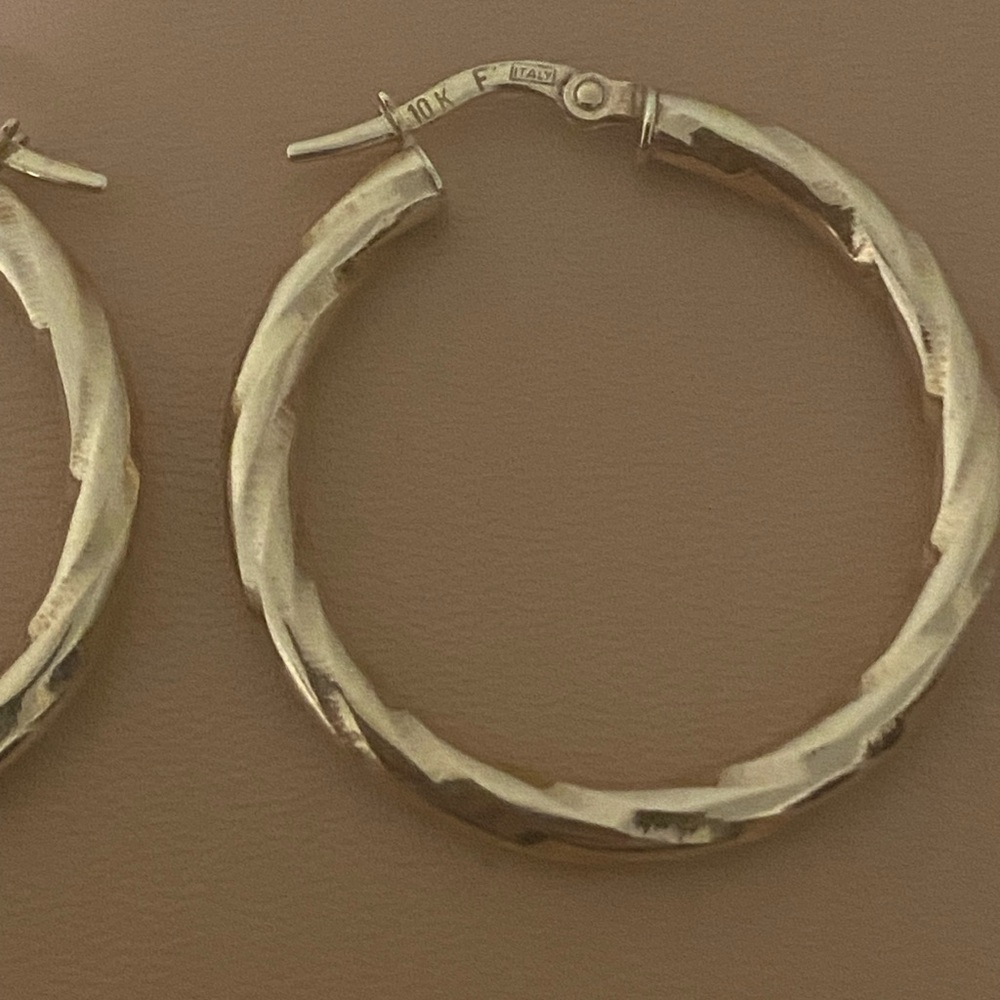 Oradina Goddess Midi Oval Hoops - Picture 4 of 5